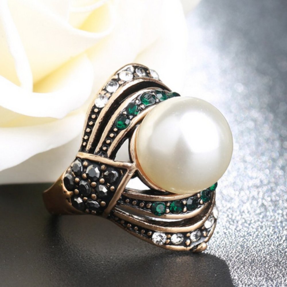White Pearl & Crystal Ring